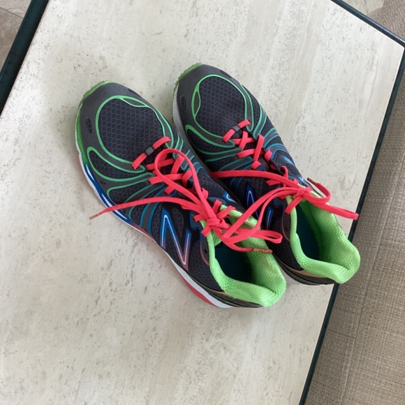 New Balance sneaker - Picture 2 of 5